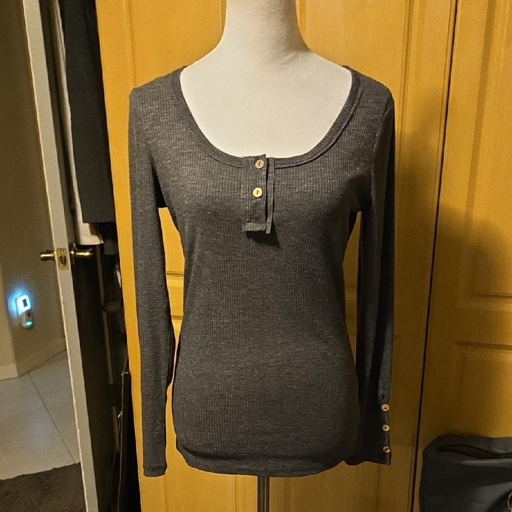 Brand New Women's Grey Henley Long Sleeve Ribbed Fitted Top. M